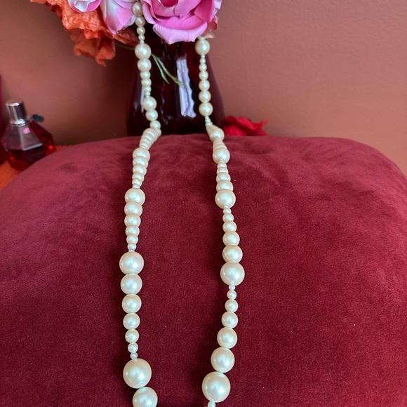Vintage Monet Classic White Pearl Necklace - Picture 2 of 4